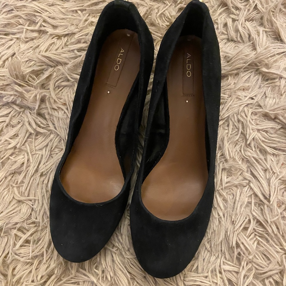 ✖️Aldo Black Suede 2” platform✖️